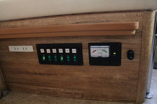 キャンピングカー バンコン ﾊｲｴｰｽ ｵﾘｼﾞﾅﾙ仕様 4WD　FFﾋｰﾀｰ