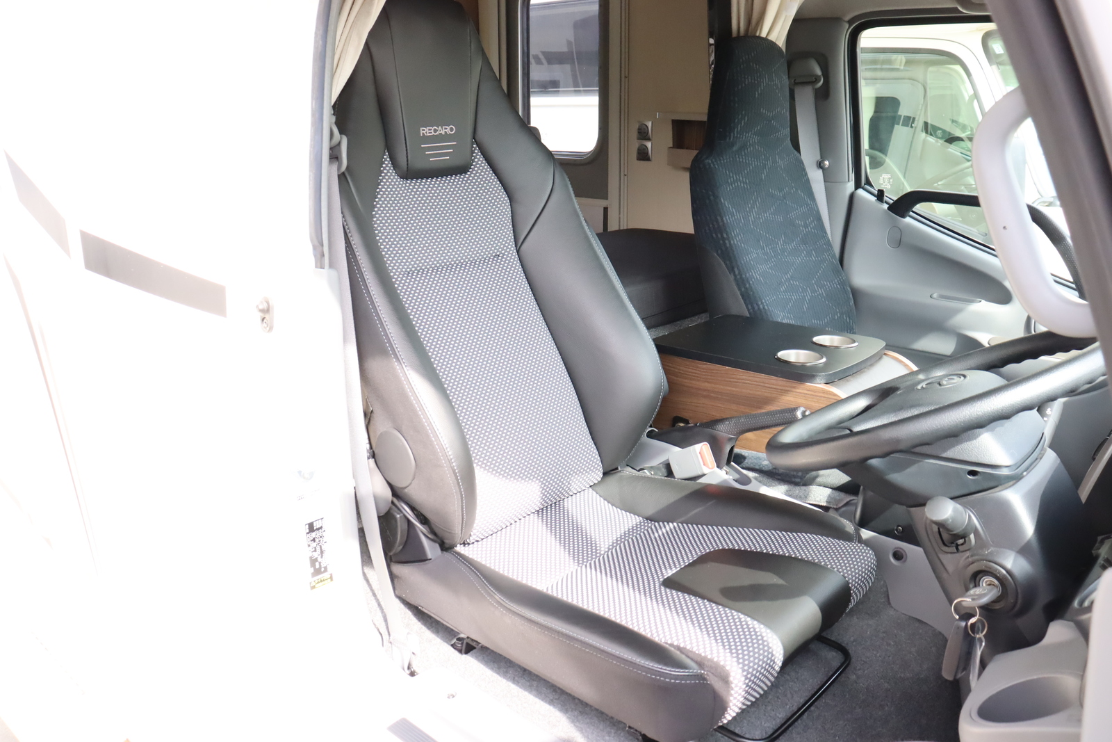 キャンピングカー キャブコン ｶﾑﾛｰﾄﾞ ﾊﾞﾝﾃｯｸ ｼﾞﾙ520 4WD