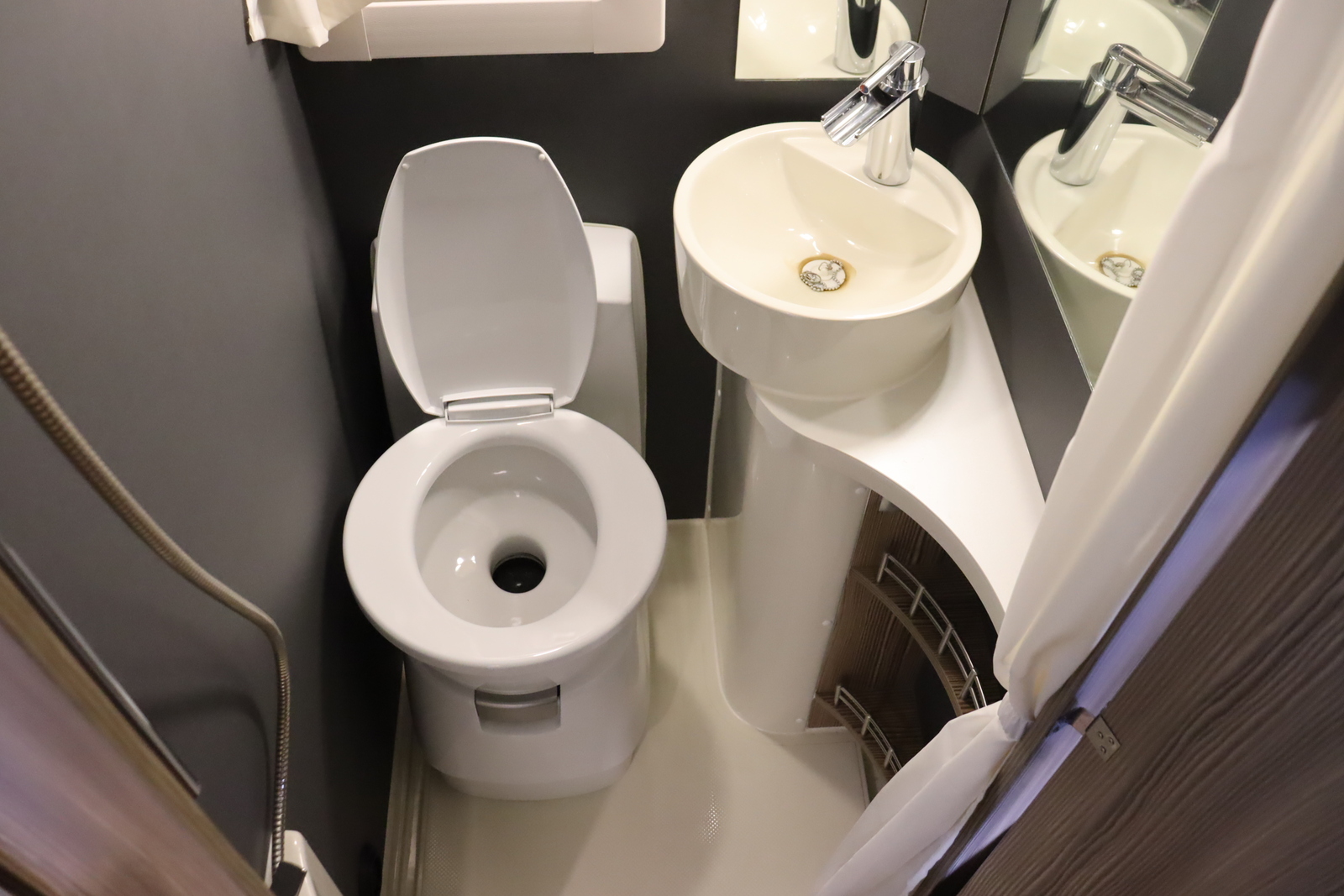 キャンピングカー キャブコン ｶﾑﾛｰﾄﾞ ﾊﾞﾝﾃｯｸ ｼﾞﾙ520 4WD