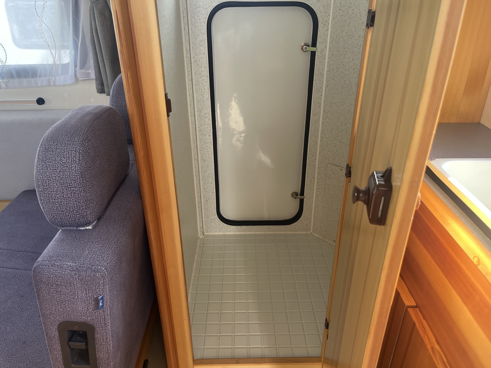 キャンピングカー キャブコン AtoZ ｱﾐﾃｨLE 銀花 ｸｰﾗｰ 4WD 1ｵｰﾅｰ