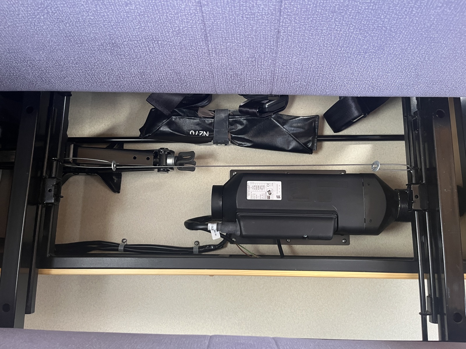 キャンピングカー キャブコン AtoZ ｱﾐﾃｨLE 銀花 ｸｰﾗｰ 4WD 1ｵｰﾅｰ