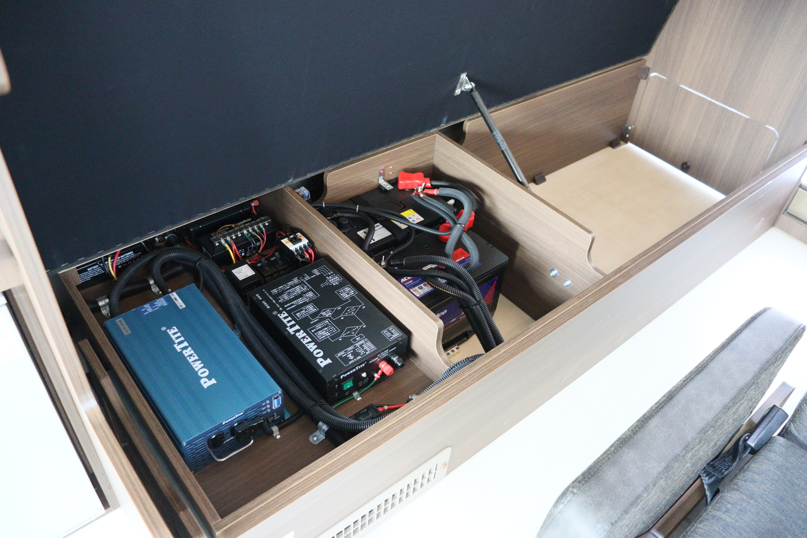 キャンピングカー バンコン ﾊｲｴｰｽ ﾚｸﾋﾞｨﾌﾟﾗｽDD 1ｵｰﾅｰ FFﾋｰﾀｰ