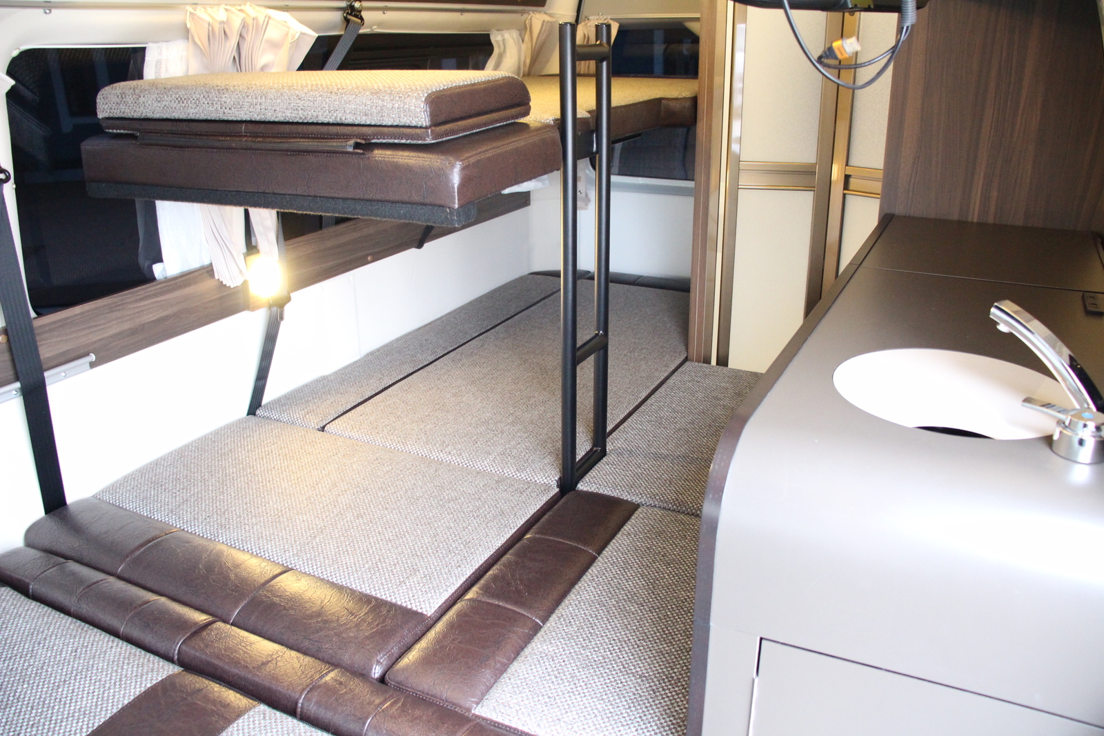 キャンピングカー バンコン ﾊｲｴｰｽ ﾚｸﾋﾞｨ ﾌｧｲﾌﾞｽﾀｰｾﾌﾟﾄ 4WD