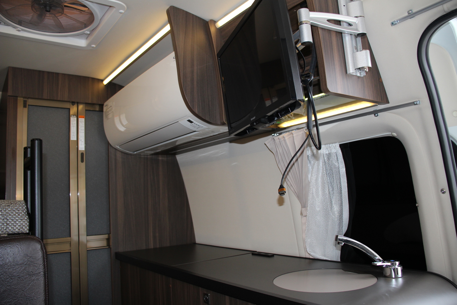 キャンピングカー バンコン ﾊｲｴｰｽ ﾚｸﾋﾞｨ ﾌｧｲﾌﾞｽﾀｰｾﾌﾟﾄ 4WD