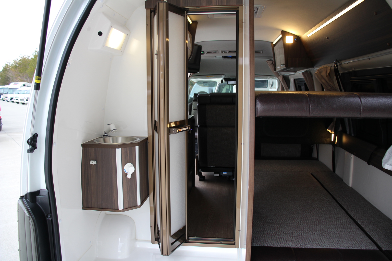 キャンピングカー バンコン ﾊｲｴｰｽ ﾚｸﾋﾞｨ ﾌｧｲﾌﾞｽﾀｰｾﾌﾟﾄ 4WD