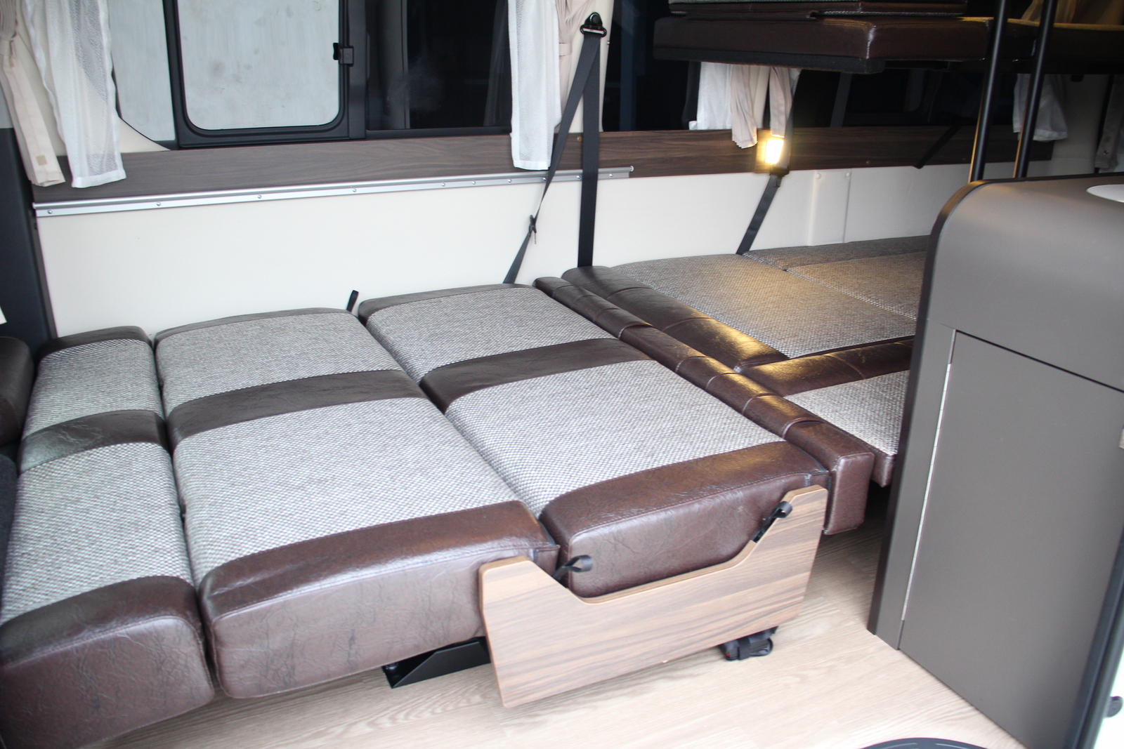 キャンピングカー バンコン ﾊｲｴｰｽ ﾚｸﾋﾞｨ ﾌｧｲﾌﾞｽﾀｰｾﾌﾟﾄ 4WD