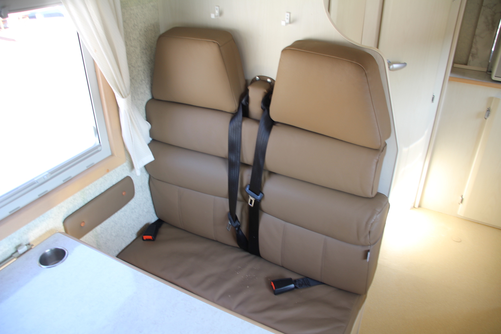 キャンピングカー キャブコン ﾊｲｴｰｽ ﾌｧﾝﾙｰﾁｪ ﾊﾟﾀｺﾞﾆｱ