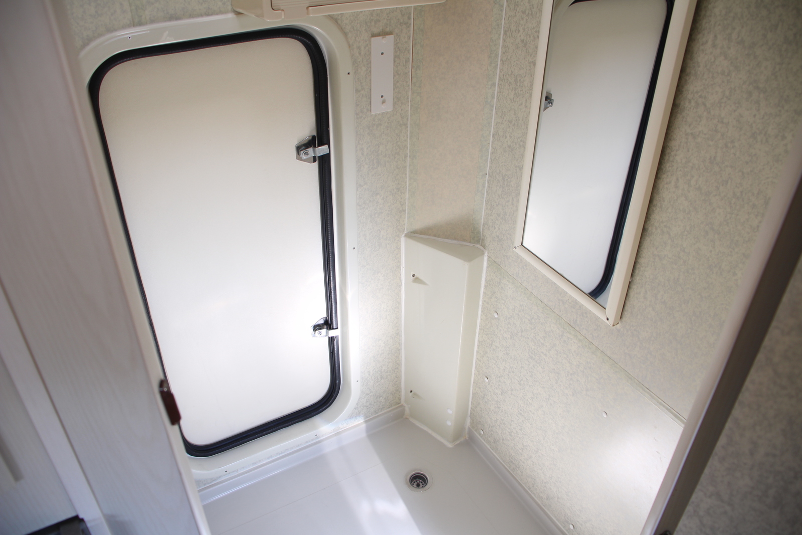 キャンピングカー キャブコン ﾊｲｴｰｽ ﾌｧﾝﾙｰﾁｪ ﾊﾟﾀｺﾞﾆｱ