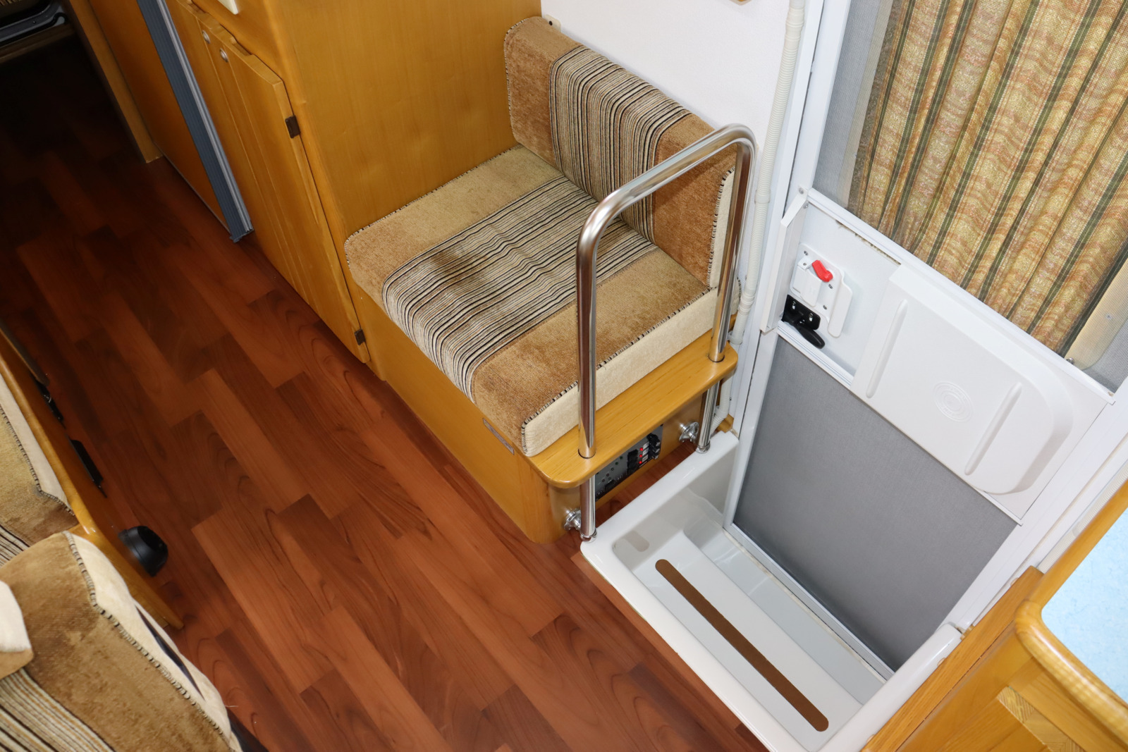 キャンピングカー キャブコン ｶﾑﾛｰﾄﾞﾅｯﾂRVｸﾚｿﾝ 家庭用ｴｱｺﾝ FFﾋｰﾀｰ