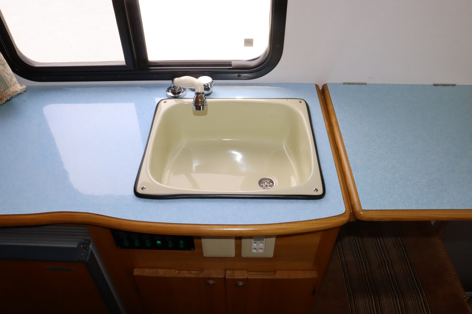 キャンピングカー キャブコン ｶﾑﾛｰﾄﾞﾅｯﾂRVｸﾚｿﾝ 家庭用ｴｱｺﾝ FFﾋｰﾀｰ