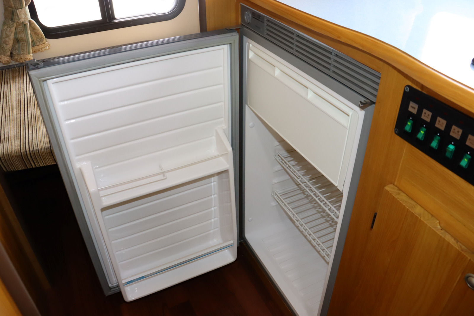 キャンピングカー キャブコン ｶﾑﾛｰﾄﾞﾅｯﾂRVｸﾚｿﾝ 家庭用ｴｱｺﾝ FFﾋｰﾀｰ