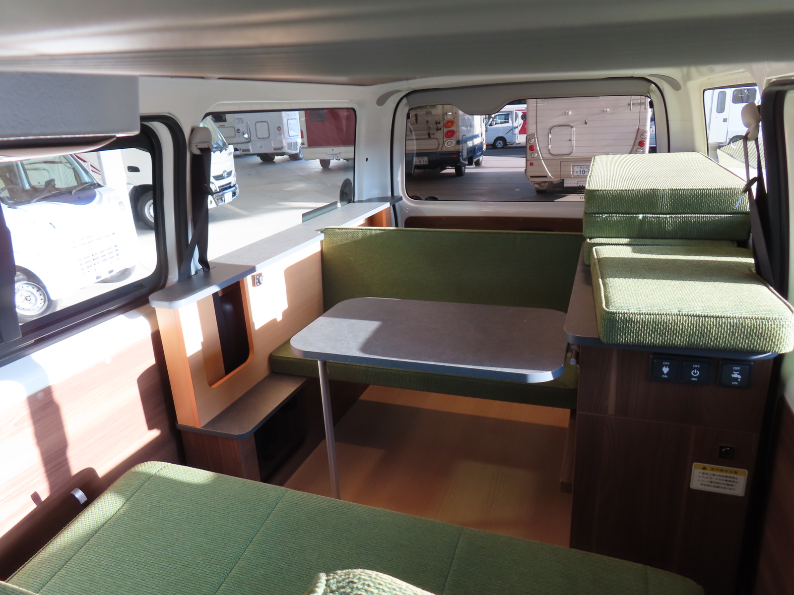 キャンピングカー バンコン ﾊｲｴｰｽ ﾄｲﾌｧｸﾄﾘｰ ｸﾞﾘｰﾝﾊﾞﾃﾞｨ 4WD