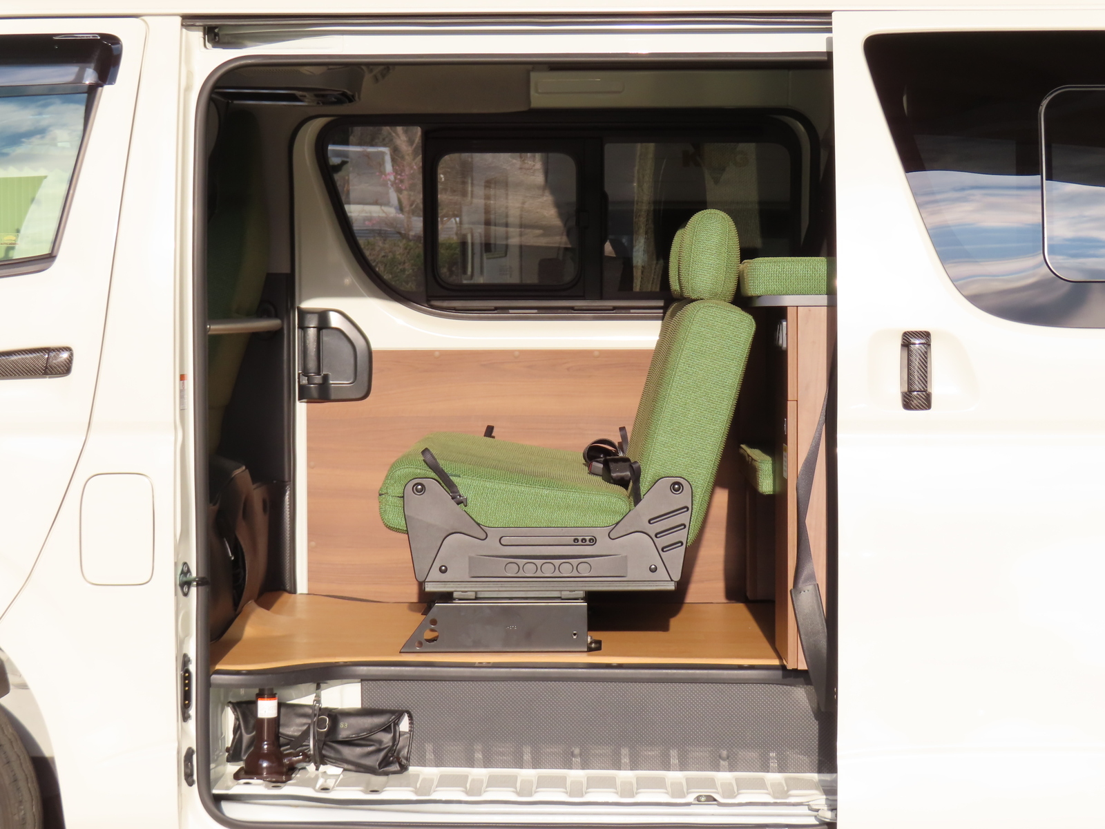 キャンピングカー バンコン ﾊｲｴｰｽ ﾄｲﾌｧｸﾄﾘｰ ｸﾞﾘｰﾝﾊﾞﾃﾞｨ 4WD