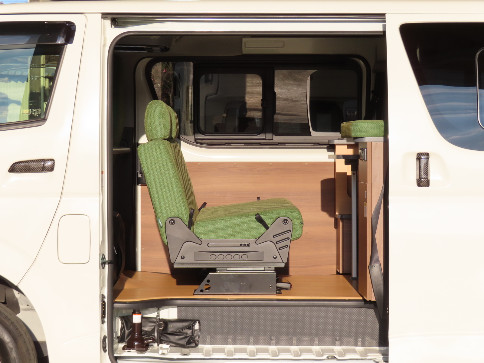 キャンピングカー バンコン ﾊｲｴｰｽ ﾄｲﾌｧｸﾄﾘｰ ｸﾞﾘｰﾝﾊﾞﾃﾞｨ 4WD