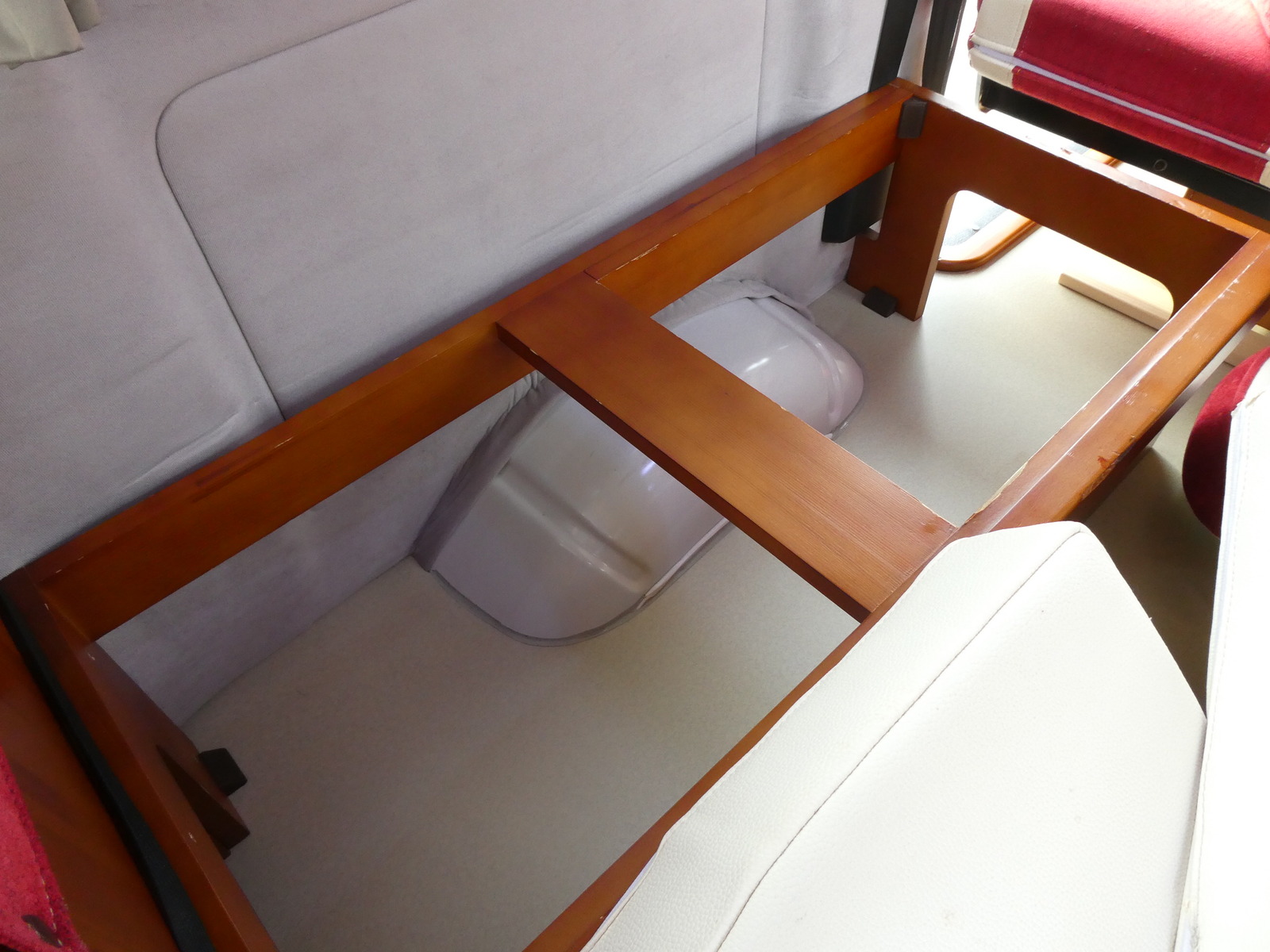 キャンピングカー バンコン ﾀｺｽ　ﾊﾅ　DC冷蔵庫　走行充電　外部充電