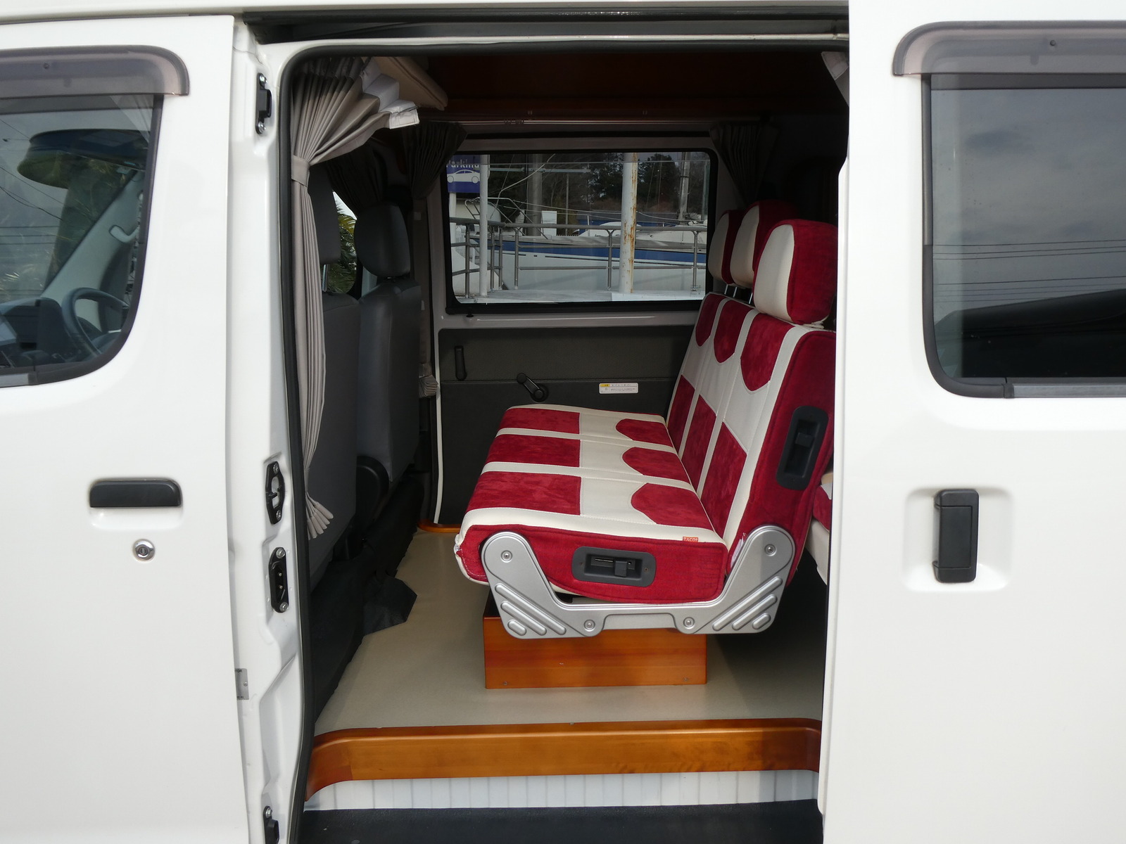 キャンピングカー バンコン ﾀｺｽ　ﾊﾅ　DC冷蔵庫　走行充電　外部充電