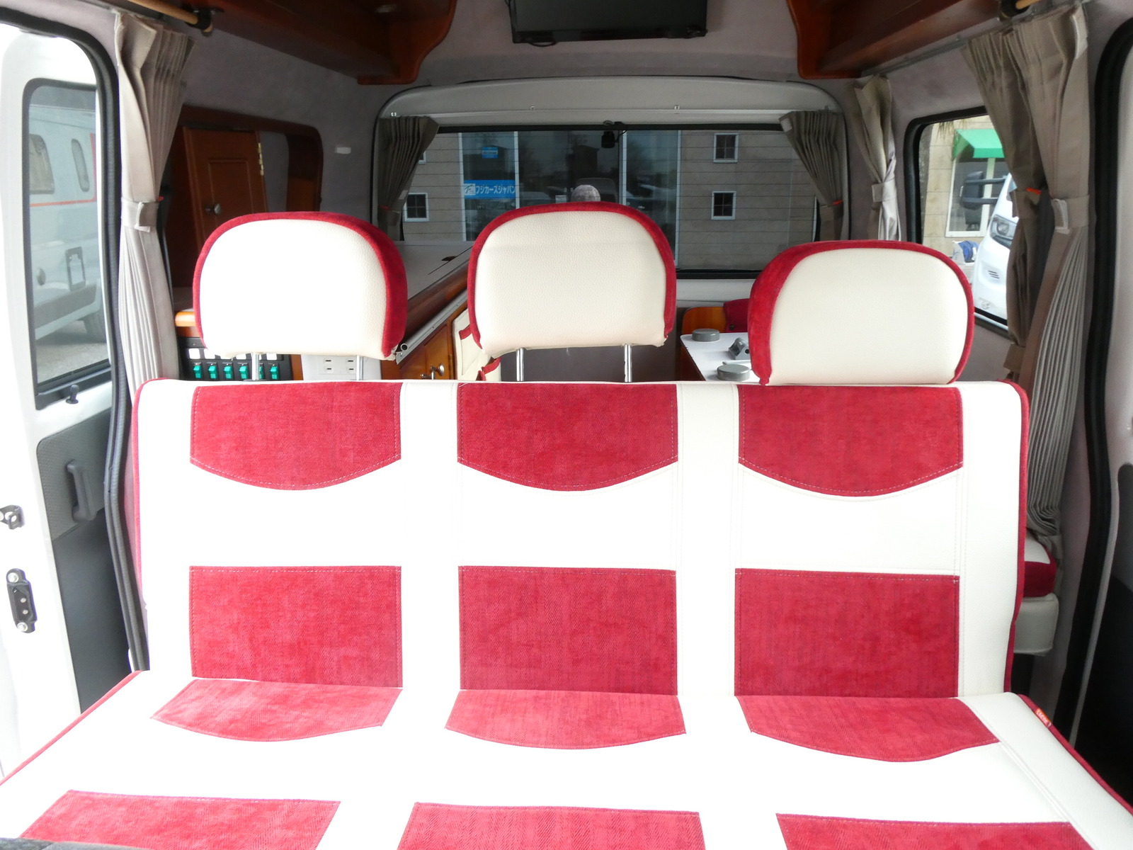 キャンピングカー バンコン ﾀｺｽ　ﾊﾅ　DC冷蔵庫　走行充電　外部充電