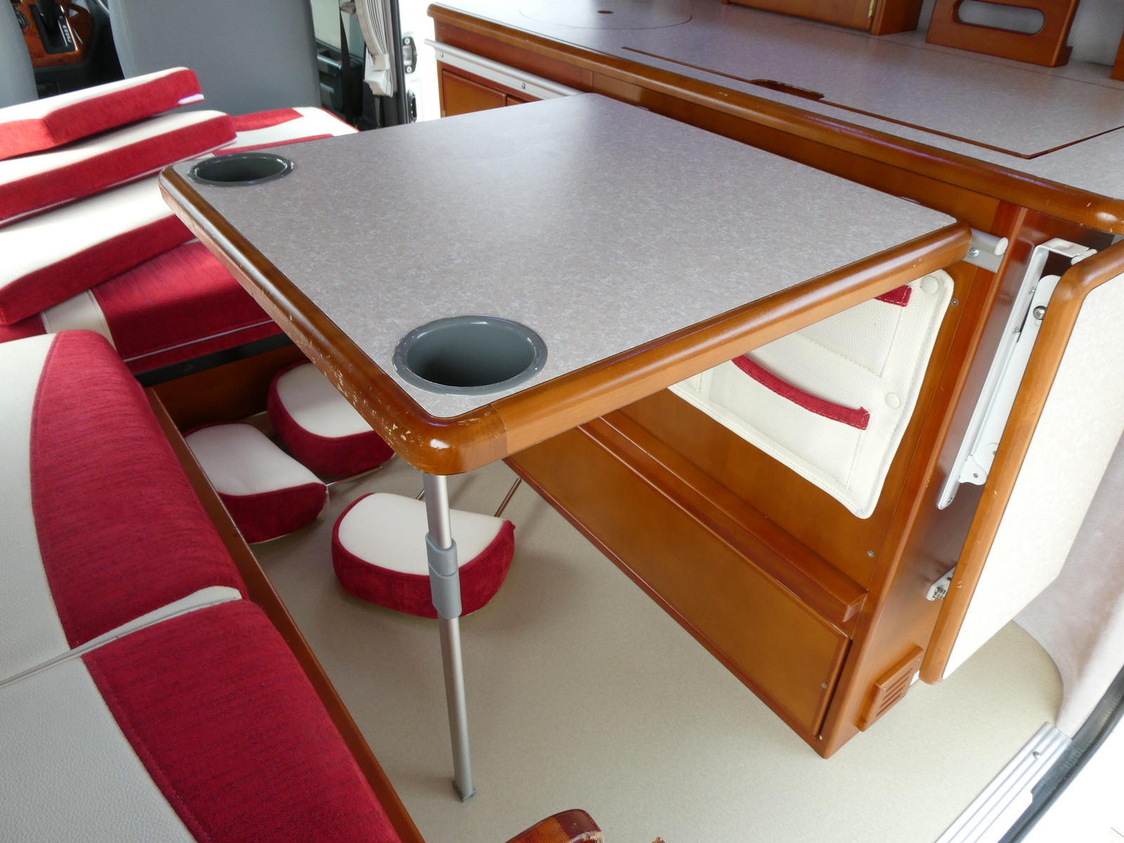 キャンピングカー バンコン ﾀｺｽ　ﾊﾅ　DC冷蔵庫　走行充電　外部充電