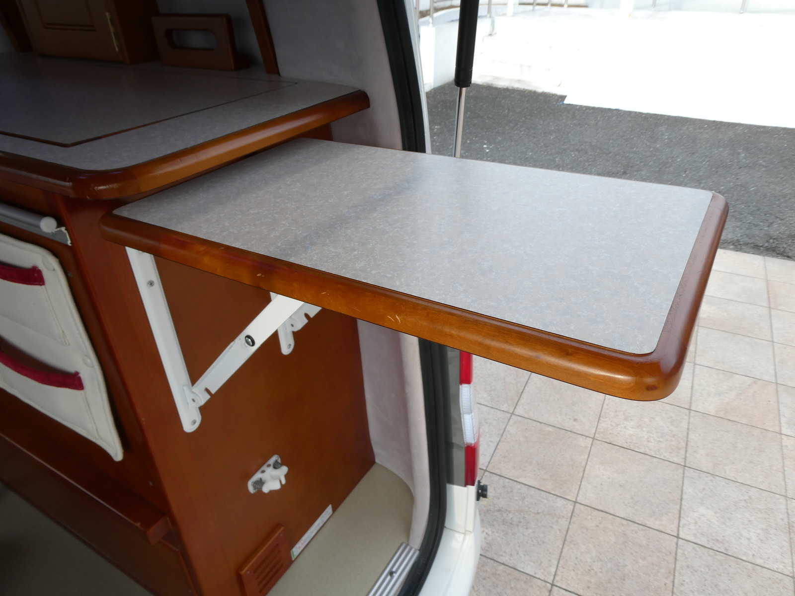 キャンピングカー バンコン ﾀｺｽ　ﾊﾅ　DC冷蔵庫　走行充電　外部充電