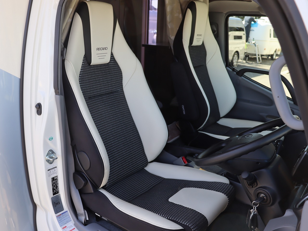 キャンピングカー キャブコン ｶﾑﾛｰﾄﾞ ﾅｯﾂRV ｸﾚｱ5.3Xｴﾎﾞ 4WD