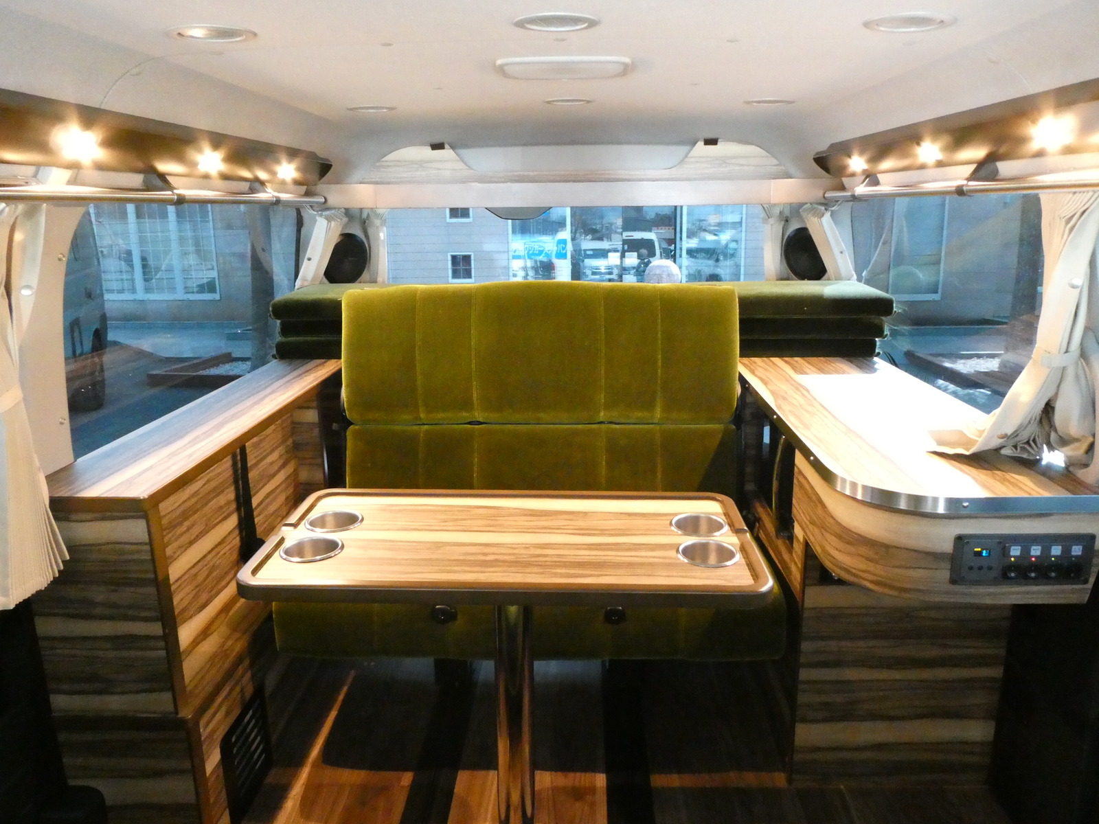 キャンピングカー ハイエース ｹｲﾜｰｸｽ　ｵｰﾛﾗｽﾀｰｸﾙｰｽﾞSL　FF　冷蔵庫