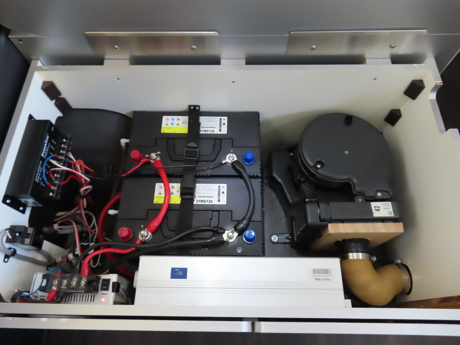 キャンピングカー バンコン ﾊｲｴｰｽ ｶｽﾀﾑｾﾚｸﾄ ﾛｰﾄﾞｾﾚｸﾄ 4WD