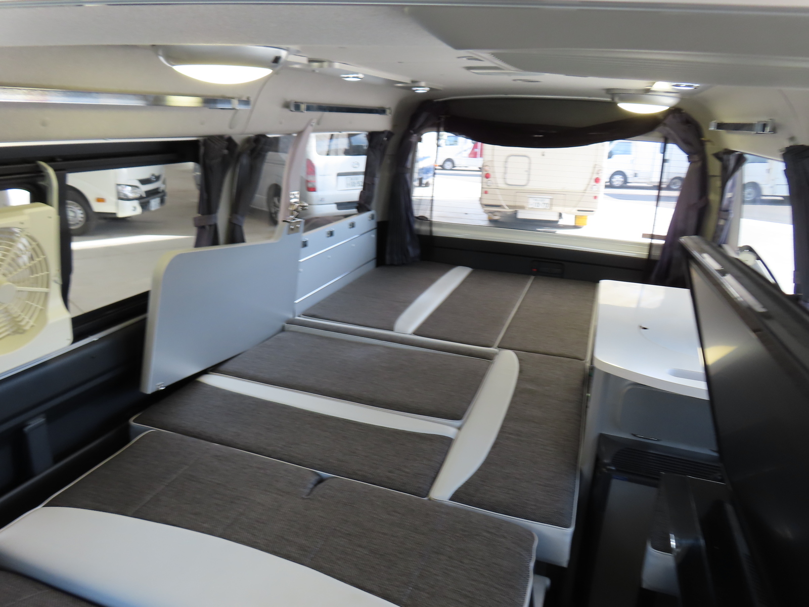 キャンピングカー バンコン ﾊｲｴｰｽ ｶｽﾀﾑｾﾚｸﾄ ﾛｰﾄﾞｾﾚｸﾄ 4WD