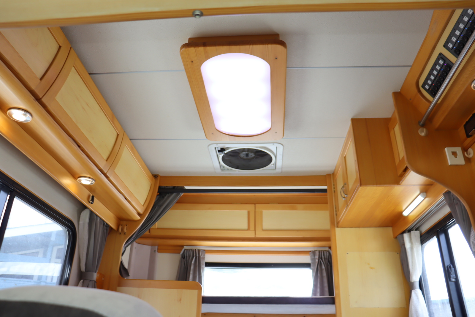 キャンピングカー キャブコン ﾎﾞﾝｺﾞ AtoZ ｱﾐﾃｨ 4WD