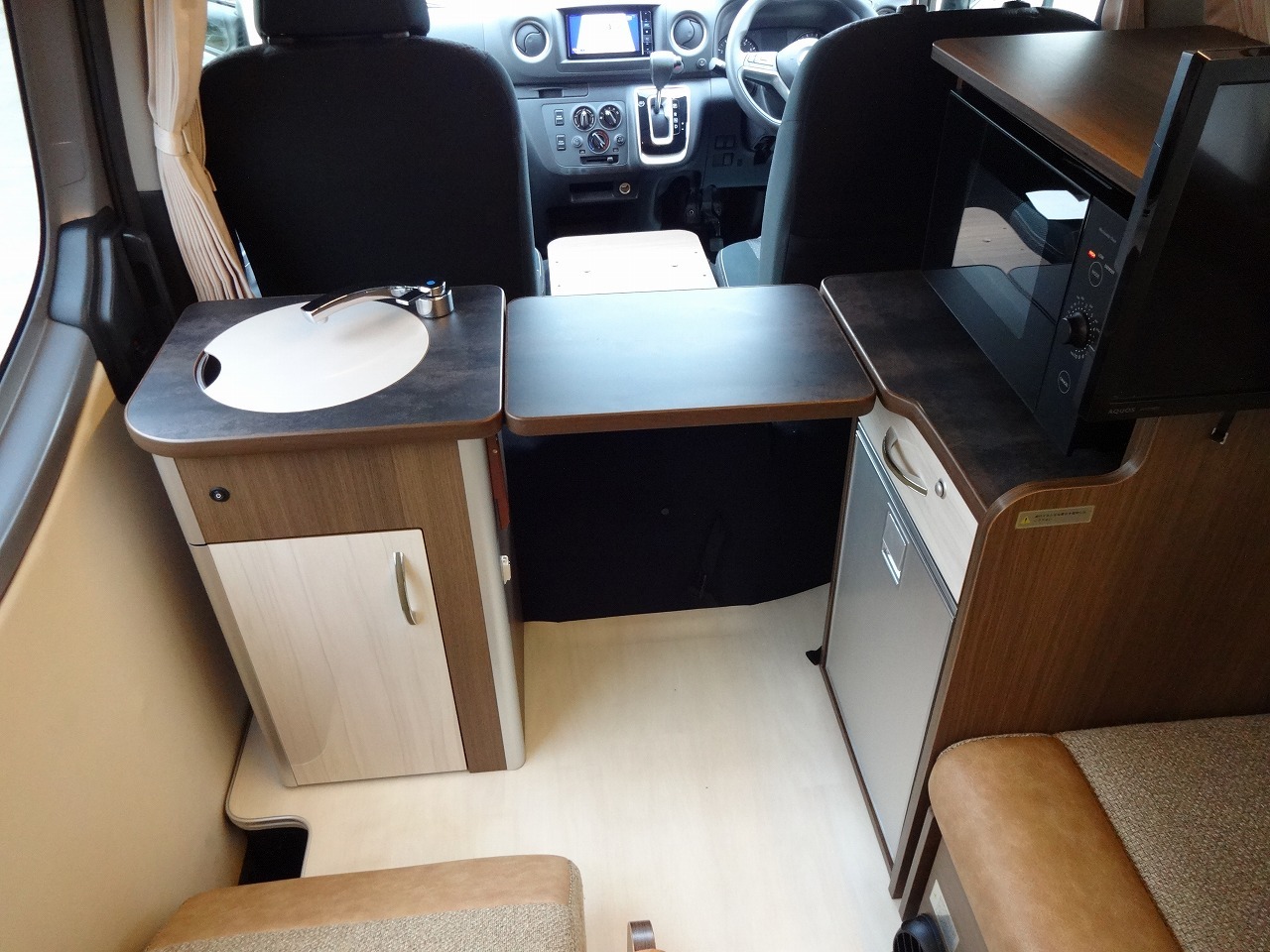 キャンピングカー NV350キャラバン ﾚｸﾋﾞｨ ｲｿﾞﾗ　家ｴｱｺﾝ　ﾘﾁｳﾑ200Ah　FF