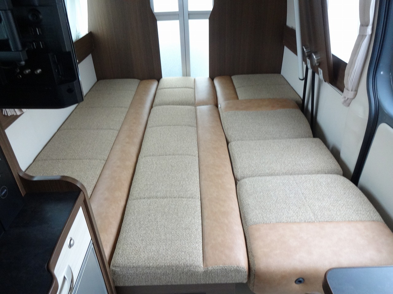 キャンピングカー NV350キャラバン ﾚｸﾋﾞｨ ｲｿﾞﾗ　家ｴｱｺﾝ　ﾘﾁｳﾑ200Ah　FF