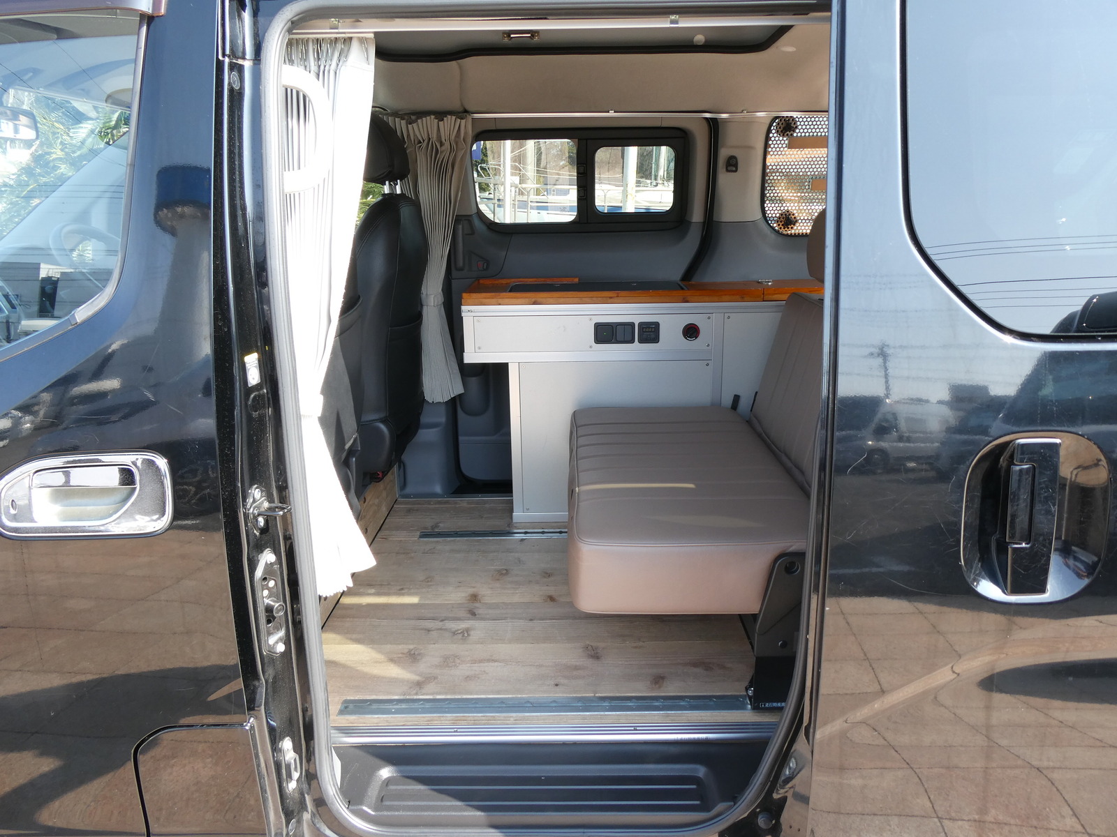 キャンピングカー バンコン ｱﾈｯｸｽ　ﾘｭｳ200　FFﾋｰﾀｰ　DC冷蔵庫