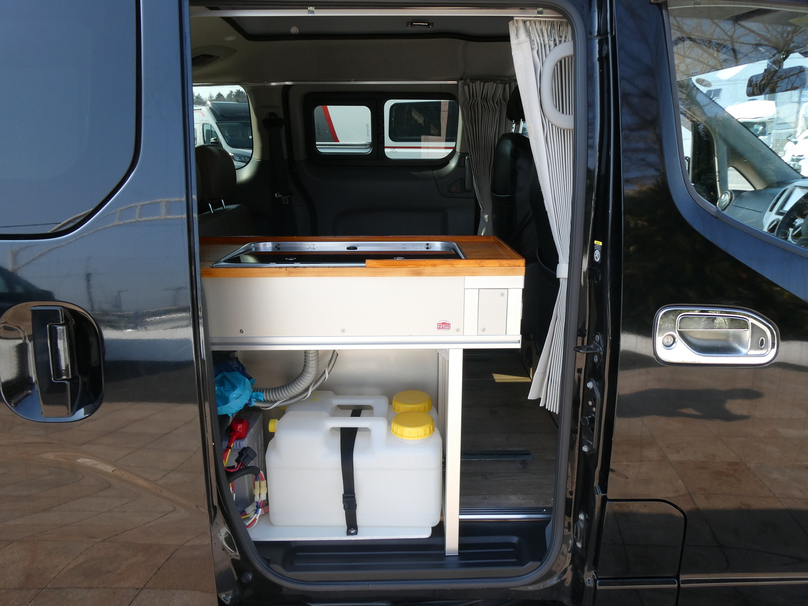 キャンピングカー バンコン ｱﾈｯｸｽ　ﾘｭｳ200　FFﾋｰﾀｰ　DC冷蔵庫