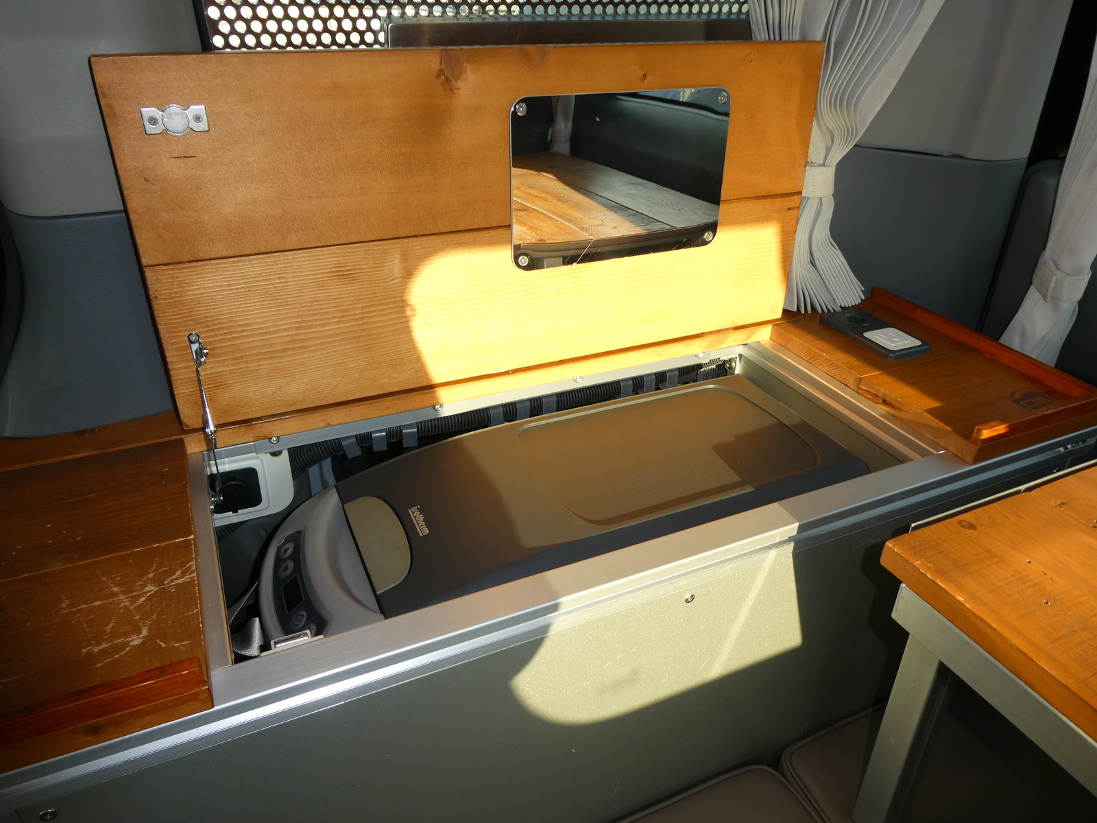 キャンピングカー バンコン ｱﾈｯｸｽ　ﾘｭｳ200　FFﾋｰﾀｰ　DC冷蔵庫