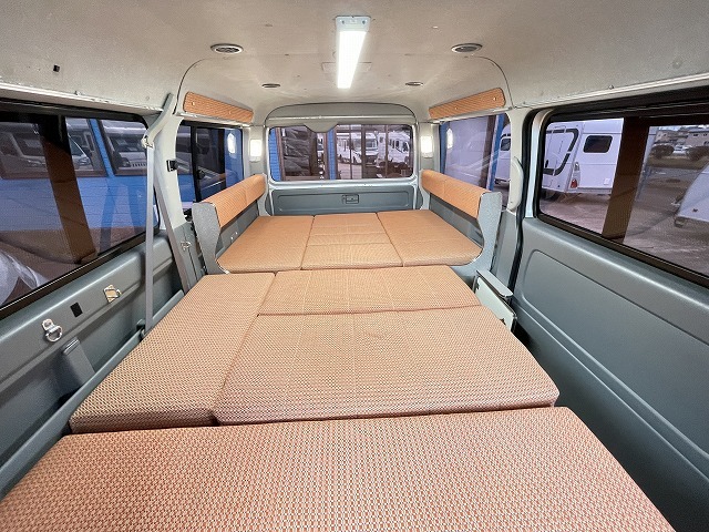 キャンピングカー バンコン ﾊｲｴｰｽ　かｰいんてりあ高橋　ﾘﾗｯｸｽﾜｺﾞﾝ