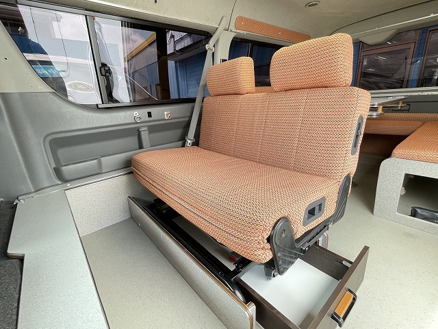 キャンピングカー バンコン ﾊｲｴｰｽ　かｰいんてりあ高橋　ﾘﾗｯｸｽﾜｺﾞﾝ