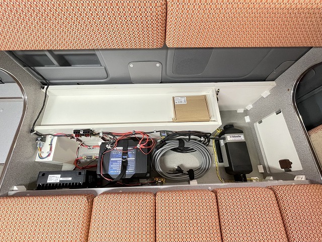 キャンピングカー バンコン ﾊｲｴｰｽ　かｰいんてりあ高橋　ﾘﾗｯｸｽﾜｺﾞﾝ