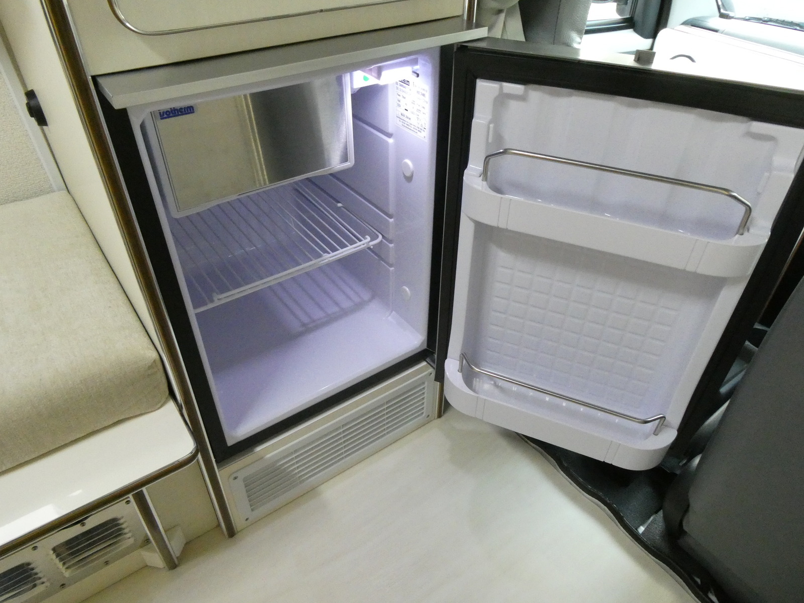 キャンピングカー キャブコン かｰいんてりあ高橋　ﾈｵﾕｰﾛ　手動ｽﾗｲﾄﾞｱｳﾄ　FF