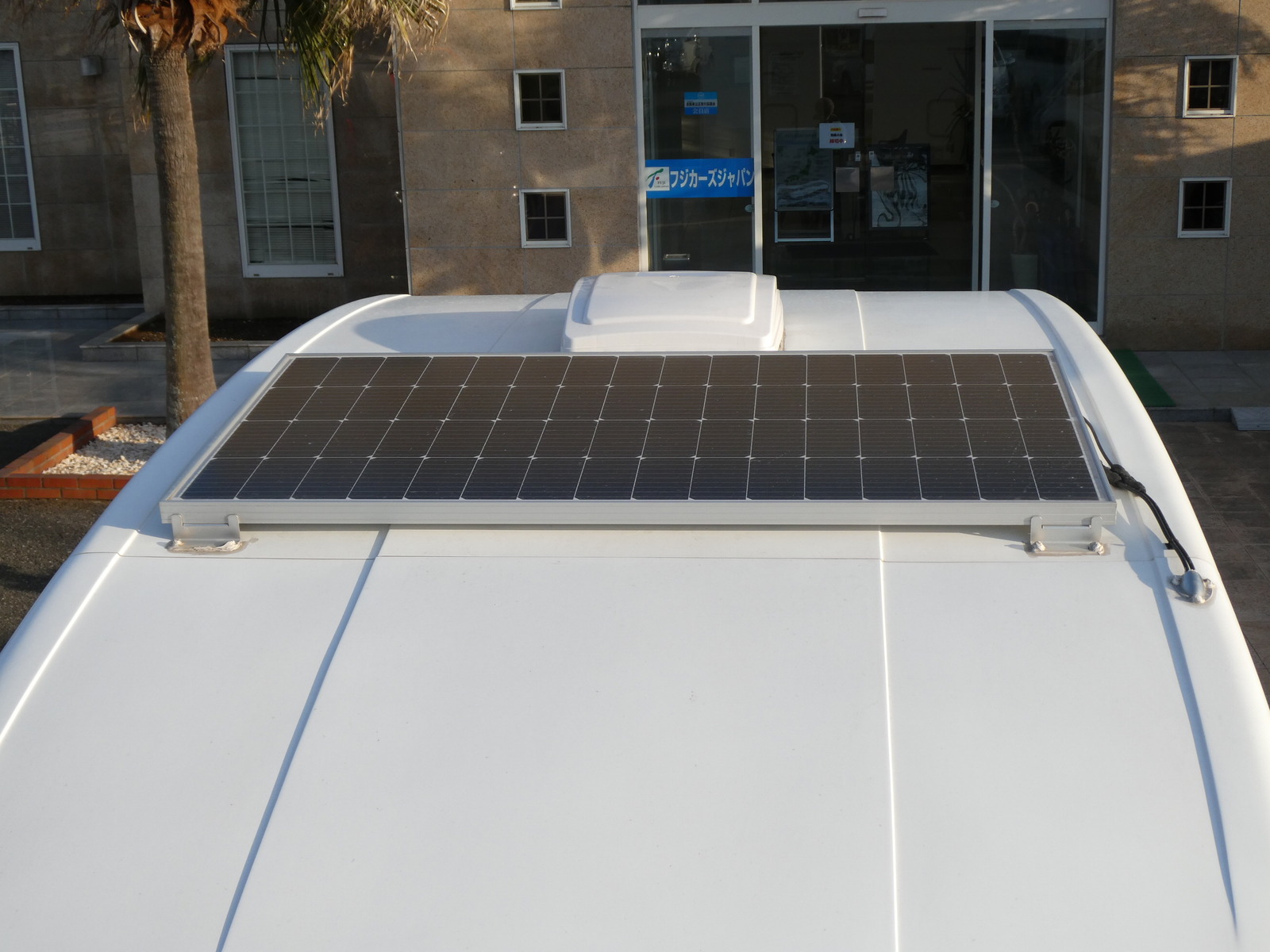 キャンピングカー キャブコン かｰいんてりあ高橋　ﾈｵﾕｰﾛ　手動ｽﾗｲﾄﾞｱｳﾄ　FF