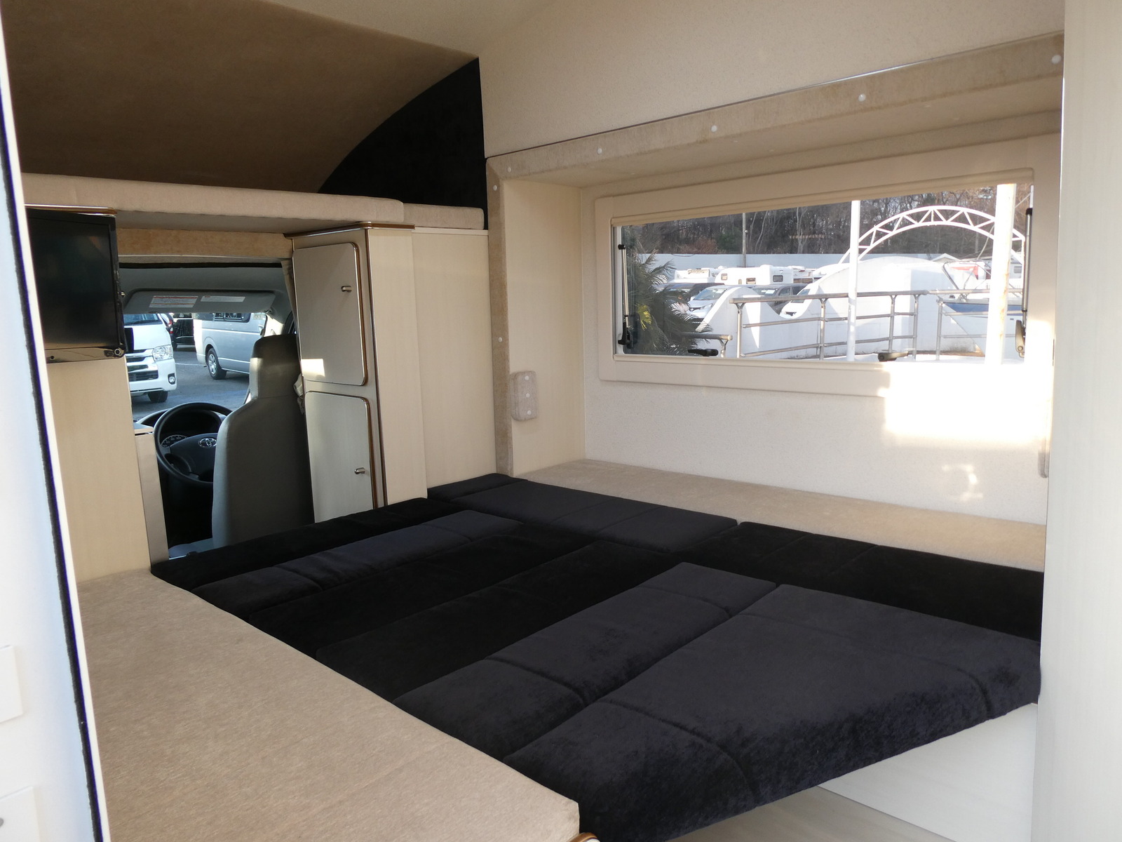 キャンピングカー キャブコン かｰいんてりあ高橋　ﾈｵﾕｰﾛ　手動ｽﾗｲﾄﾞｱｳﾄ　FF