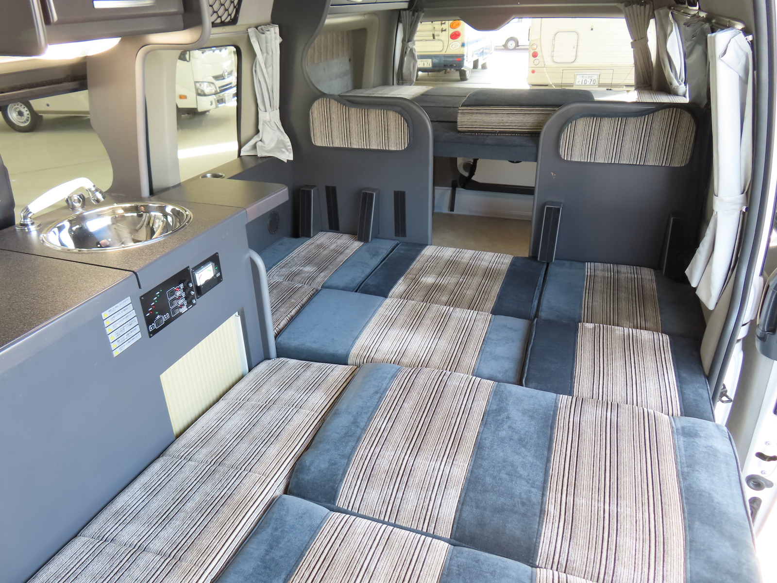 キャンピングカー バンコン ﾊｲｴｰｽ 東和 ﾂｪﾙﾄｷﾘﾏ 4WD