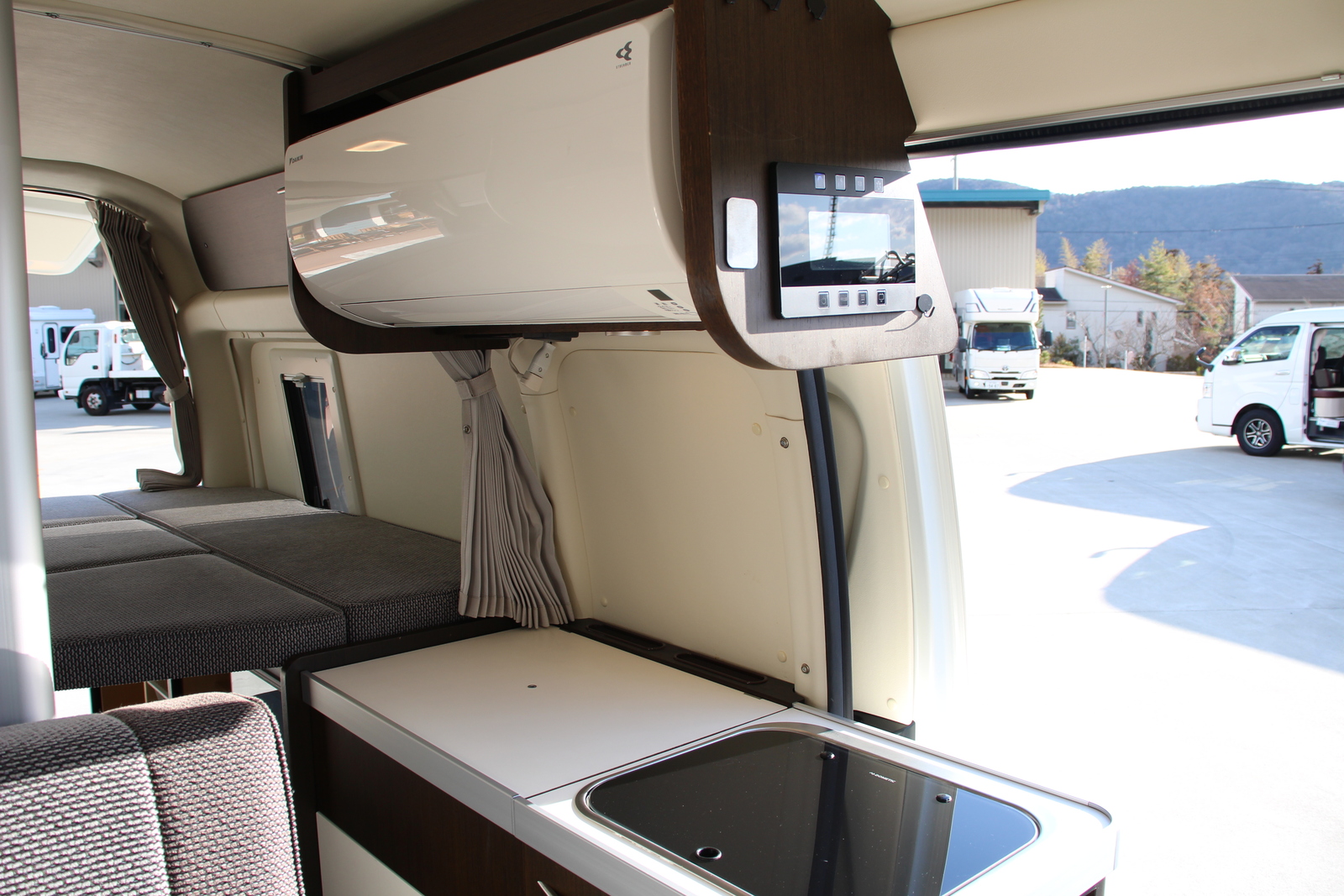 キャンピングカー バンコン ﾊｲｴｰｽ ﾄｲﾌｧｸﾄﾘｰ ｺﾙﾄﾞﾊﾞｸﾙｰｽﾞ