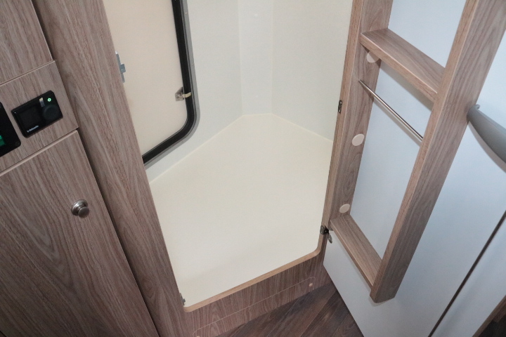 キャンピングカー キャブコン ｶﾑﾛｰﾄﾞ 東和 ﾓﾋﾞｰDC ｴｱｺﾝ　FF