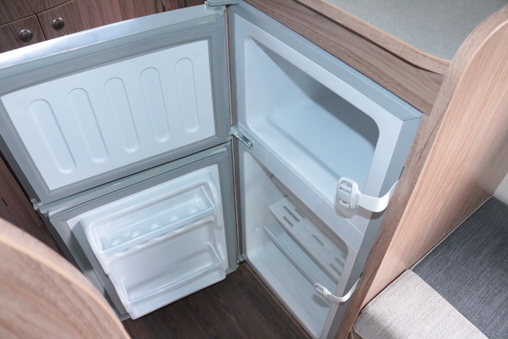 キャンピングカー キャブコン ｶﾑﾛｰﾄﾞ 東和 ﾓﾋﾞｰDC ｴｱｺﾝ　FF