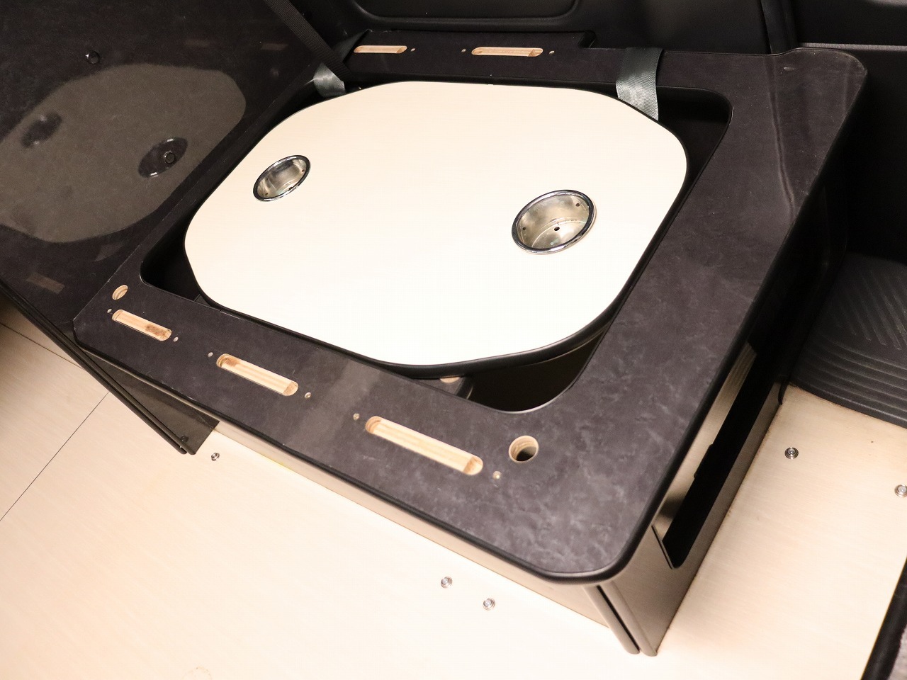 キャンピングカー バンコン ﾊｲｴｰｽ FOCS DS-F 4WD