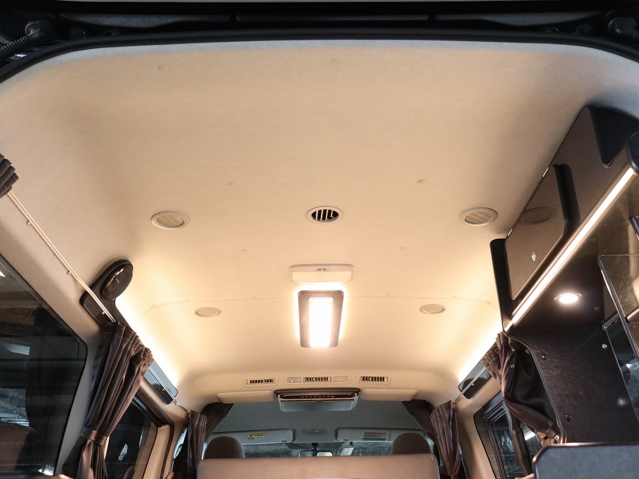 キャンピングカー バンコン ﾊｲｴｰｽ FOCS DS-F 4WD