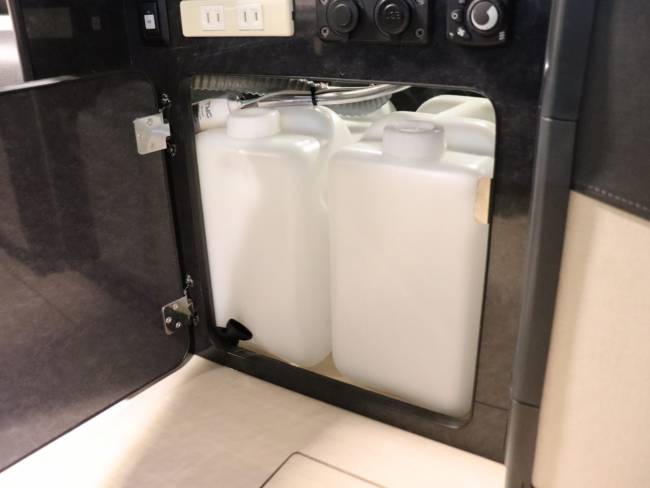 キャンピングカー バンコン ﾊｲｴｰｽ FOCS DS-F 4WD