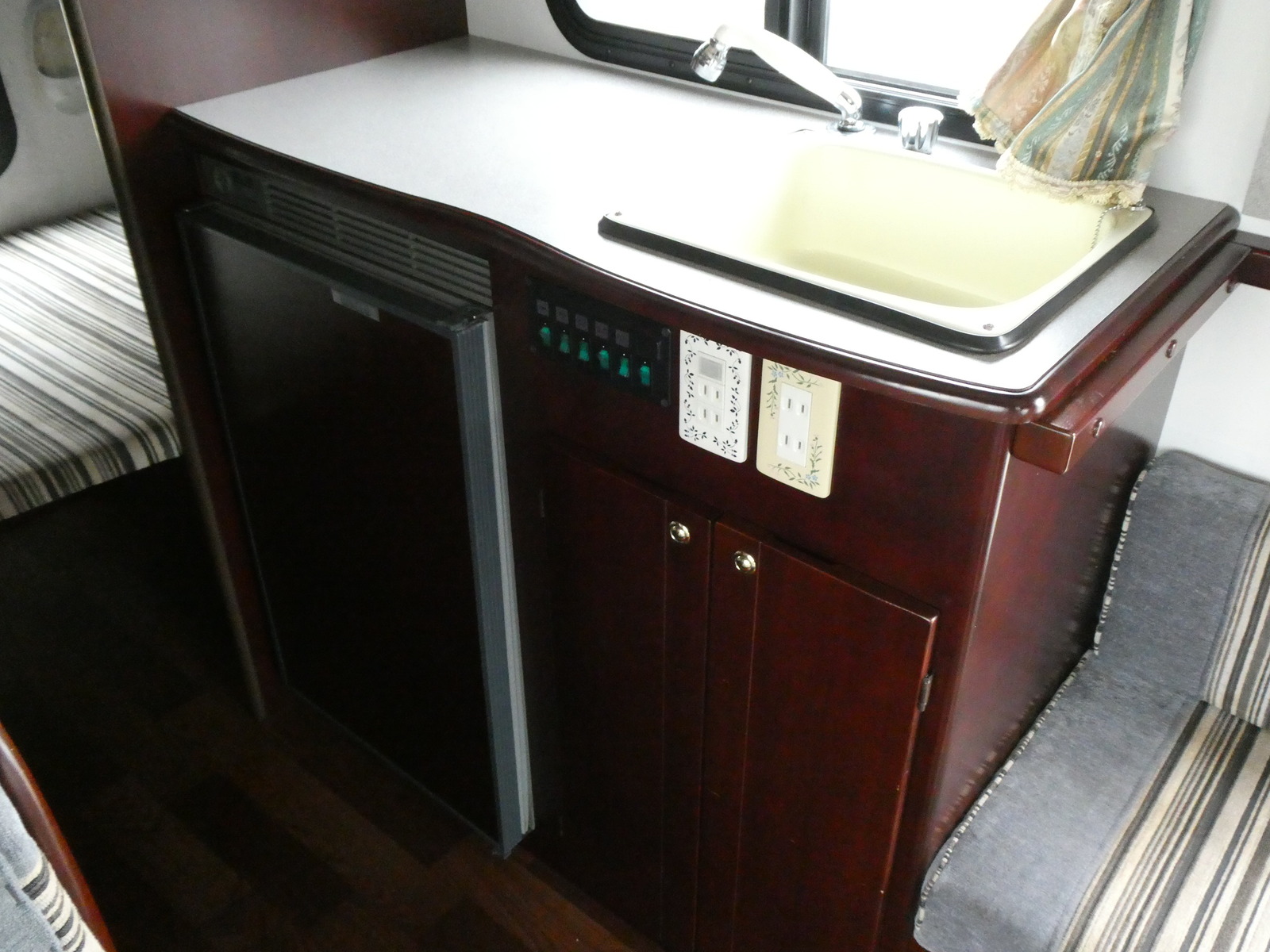 キャンピングカー キャブコン ﾅｯﾂRV　ｸﾚｿﾝﾎﾞｰﾀﾞｰ　FFﾋｰﾀｰ　ｿｰﾗｰﾊﾟﾈﾙ