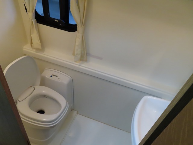 キャンピングカー バスコン ﾘｴｯｾ RVﾗﾝﾄﾞ ﾗﾝﾄﾞﾎｰﾑ ﾙｰﾌAC 発電機