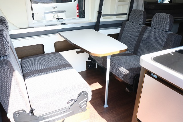 キャンピングカー バンコン ﾊｲｴｰｽ ﾄｲﾌｧｸﾄﾘｰ ﾊﾞｰﾃﾞﾝ 4WD家庭用AC