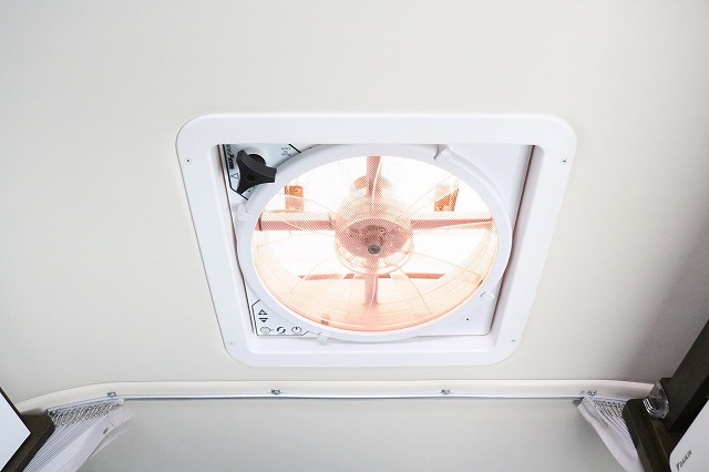 キャンピングカー バンコン ﾊｲｴｰｽ ﾄｲﾌｧｸﾄﾘｰ ﾊﾞｰﾃﾞﾝ 4WD家庭用AC